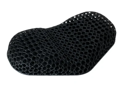 3D-gedrucktes Lendenstützkissen aus schwarzem Elastic DL160-Harz mit „General Lattice“-Design