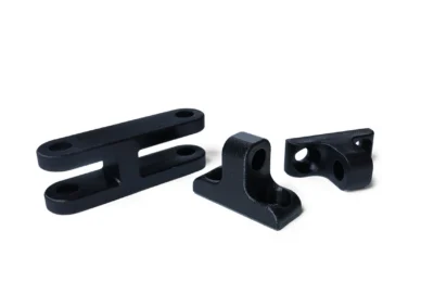 Supporti per modellini di auto radiocomandate stampati in 3D con resina simile al nylon